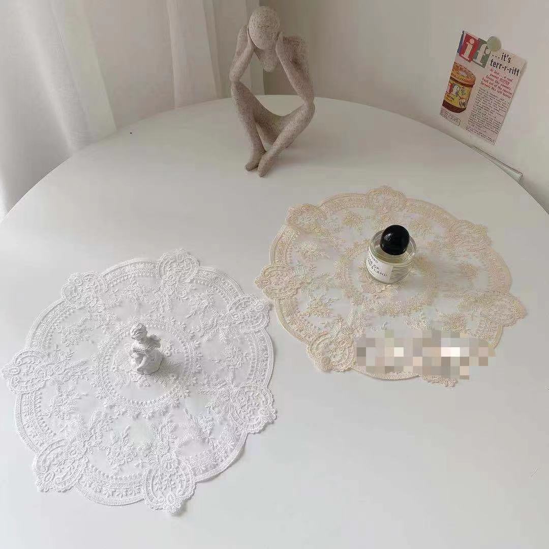 33cm Round Lace Placemat